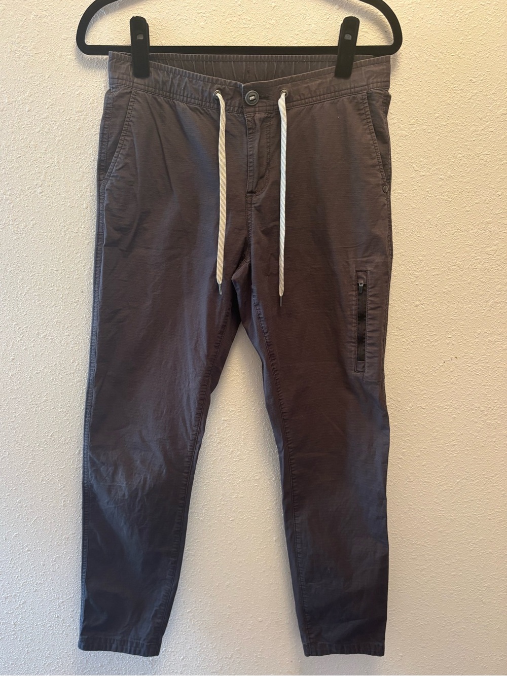 Men's Vuori Drawstring Pants in Dark Gray